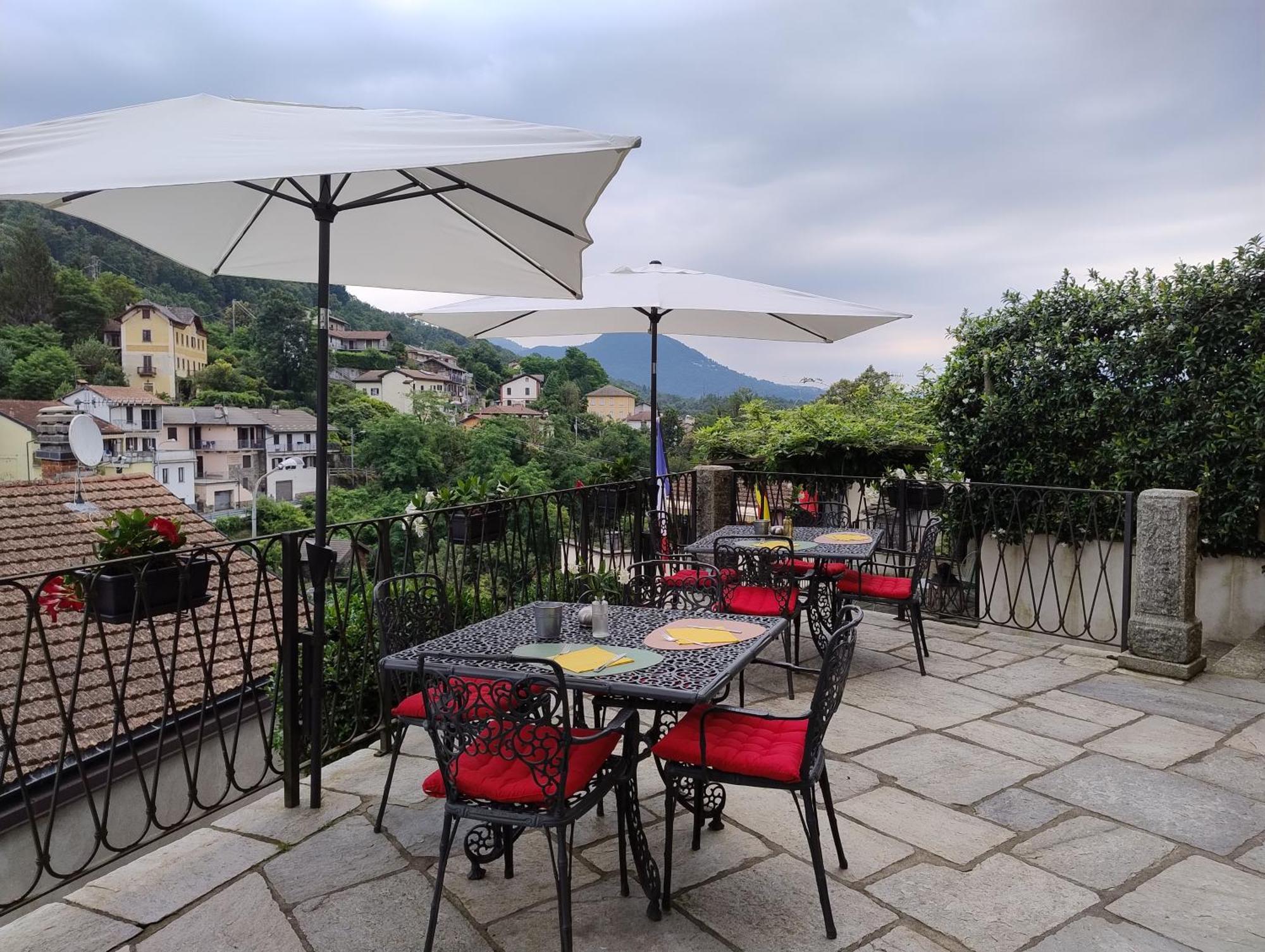 Guesthouse Giulietta E Romeo Cossogno Екстериор снимка